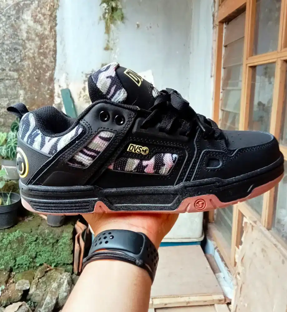 jual sepatu DVS skateboard black camo jungle