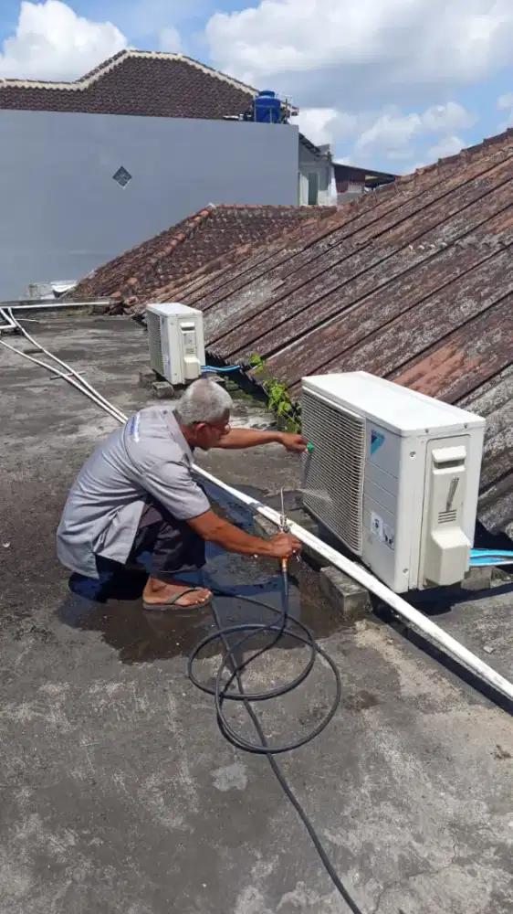 Service AC dan Refill Apar