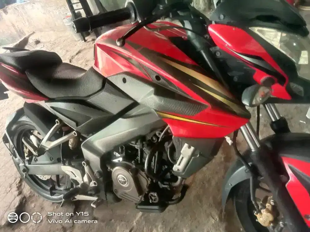 Dijual bajaj Pulsar 200NS THN 2013 pajek telat 2020 motor masih bagus