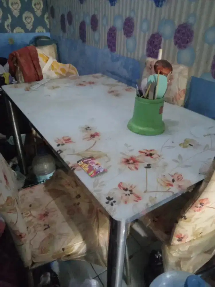 Dijual Krn LG BU,,meja makan kursi 4