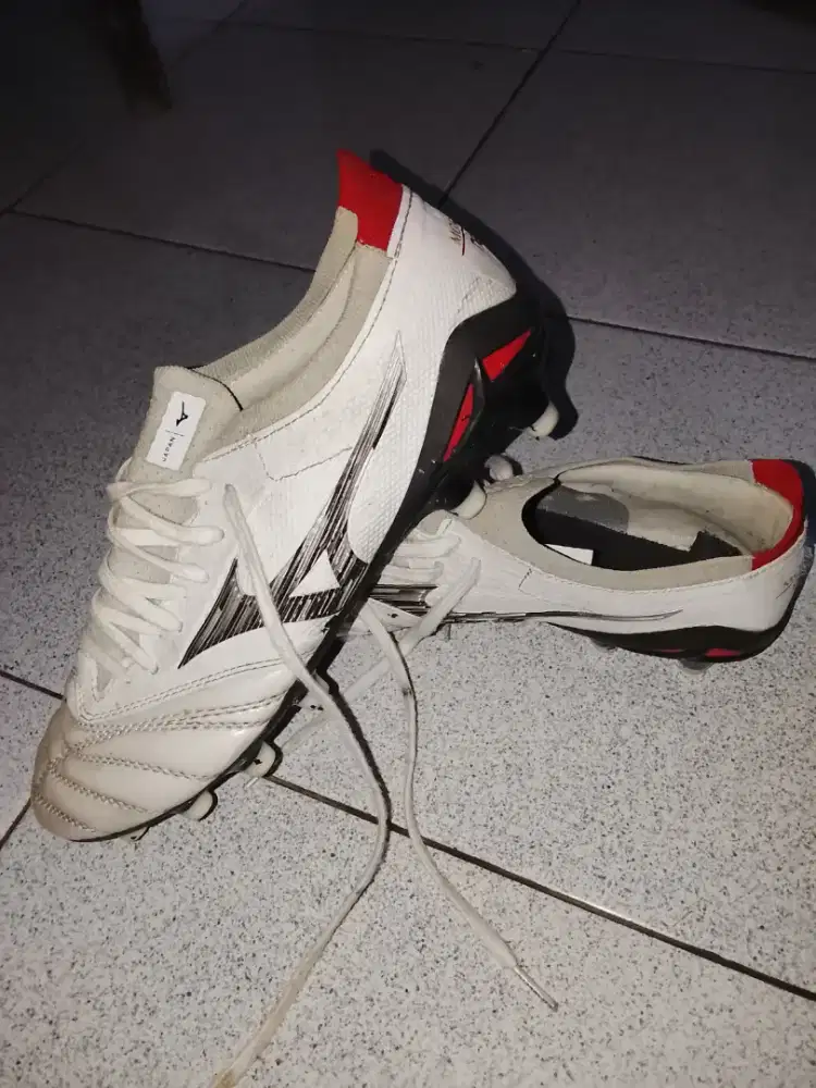 sepatu bola Mizuno morelia Neo