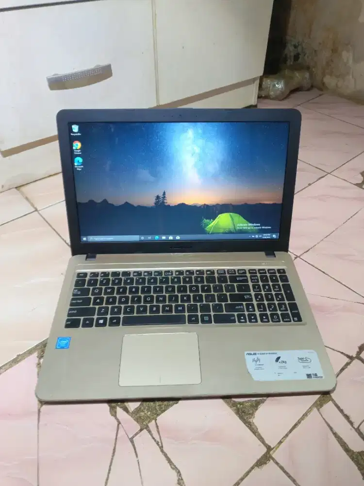 Laptop asus layar 15 inch