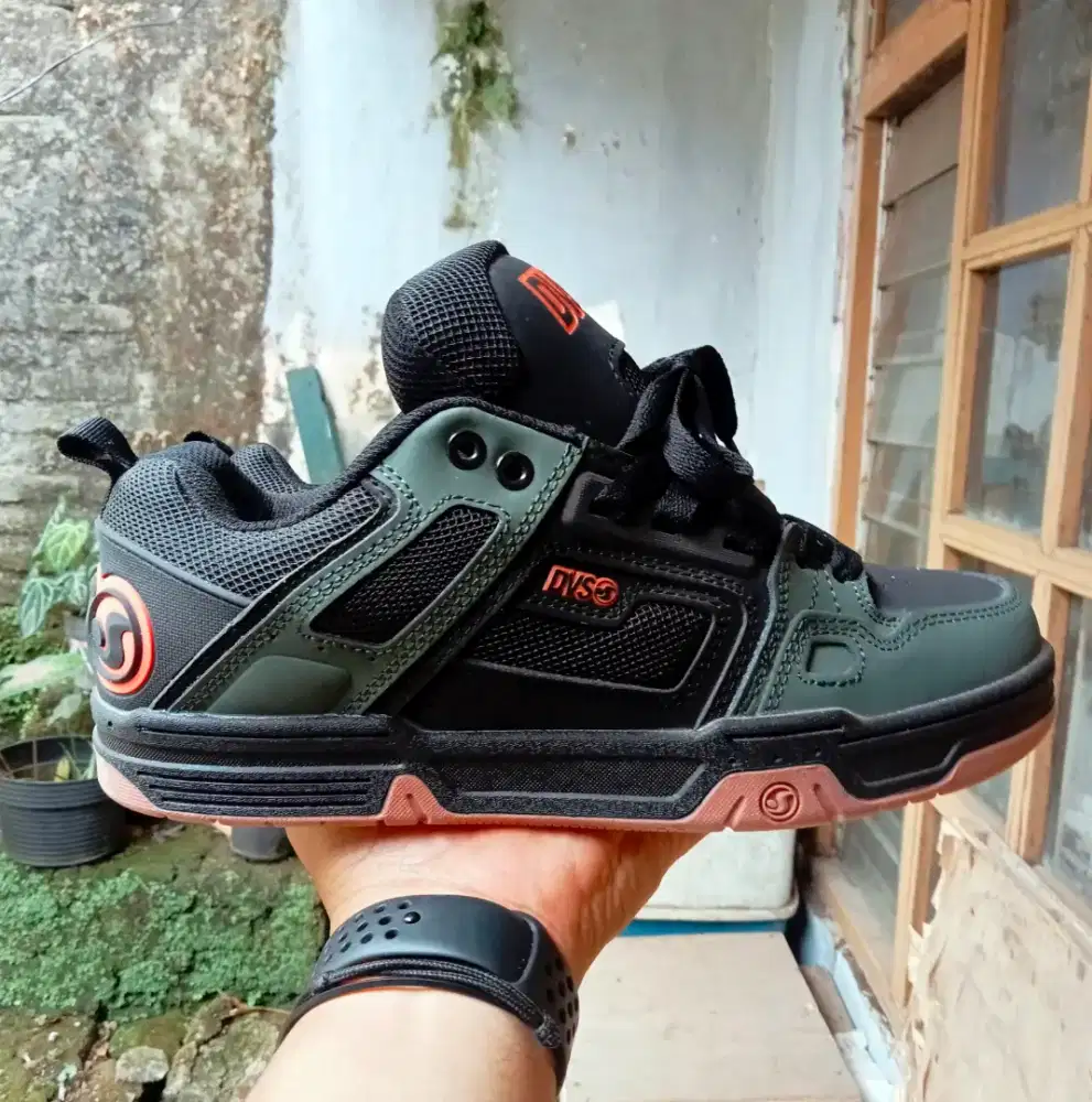 jual sepatu DVS skateboard black olive green