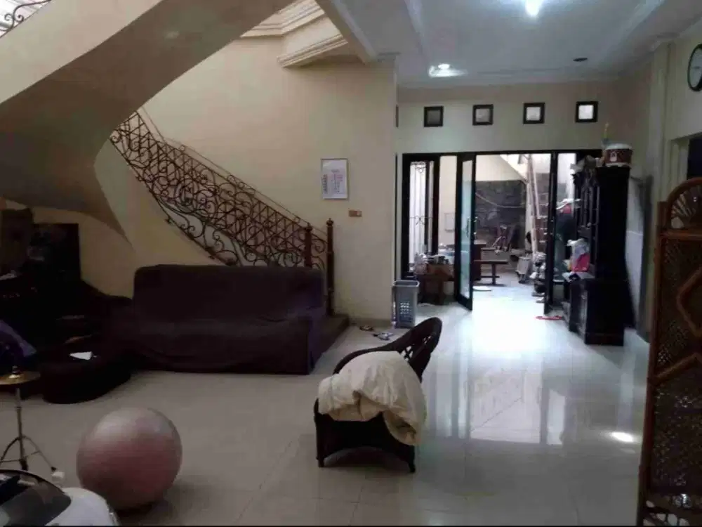 Dijual Cepat Rumah Mewah 2 Lantai Strategis di Ciracas Jakarta Timur