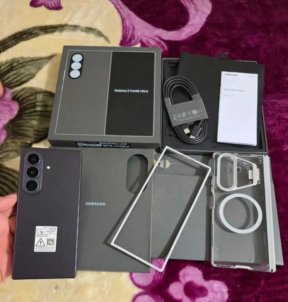 samsung Z fold 8 ultra ram 12/512gb resmi sein,garansi 31-08-2027