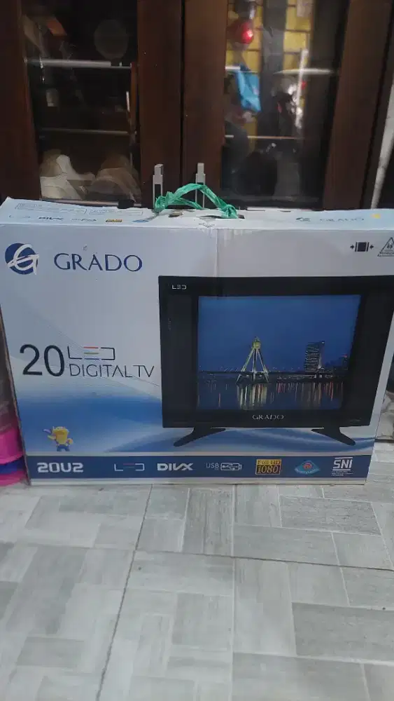 Tv lcd merk grado 20 inch