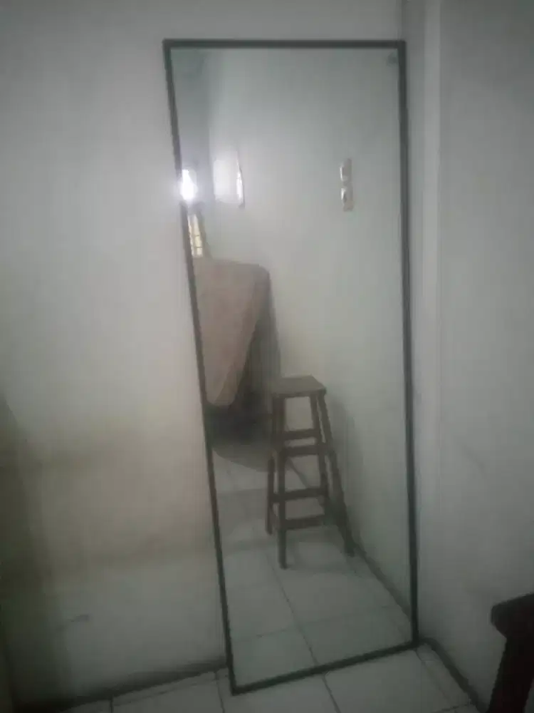 Kaca cermin untuk busana
