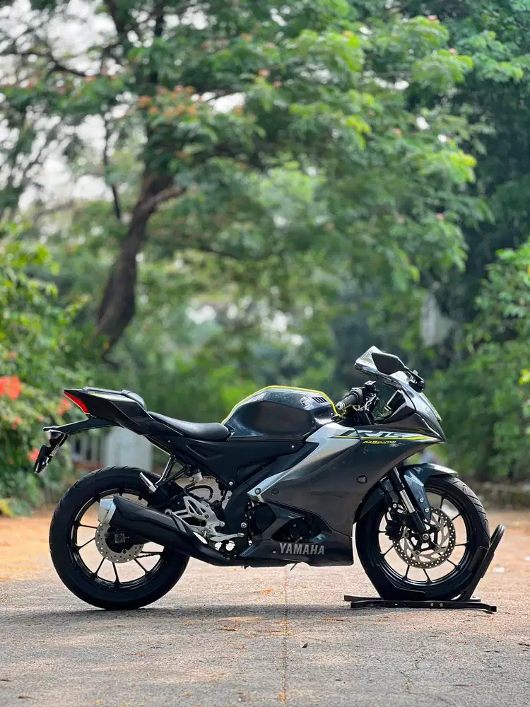YAMAHA YZF R15 V4 GREY 2023 KM 7K PAJAK HIDUP RASA BARU