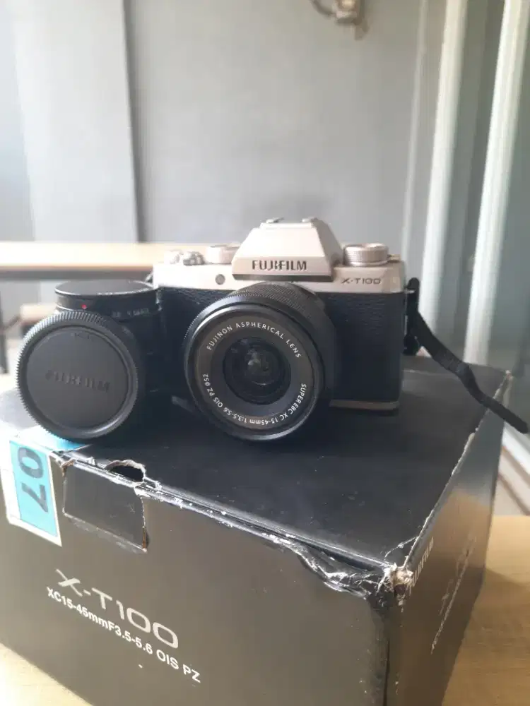 *JARANG DIPAKAI* Fujifilm XT-100 Mirrorless Camera - Fullset BU