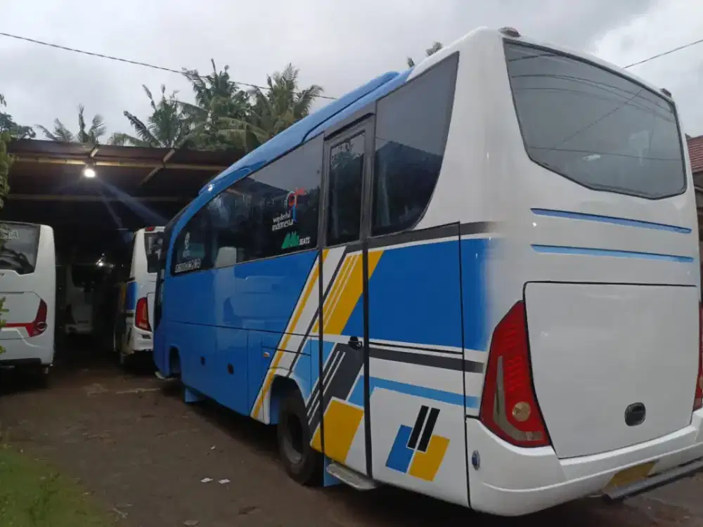 Bus Pariwisata 35 Seat Adiputra