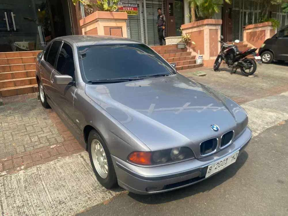 BMW 528i 1998 Bensin
