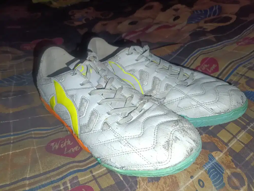 Sepatu futsal second l