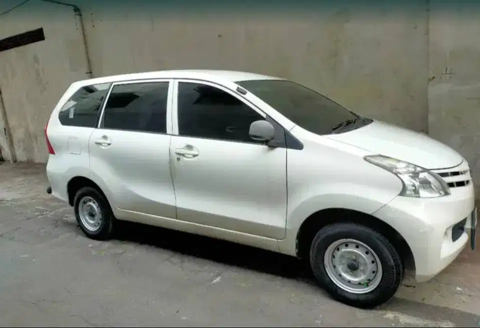 New Xenia 1.0 Xenia 1.000cc LOW KM, Mulus