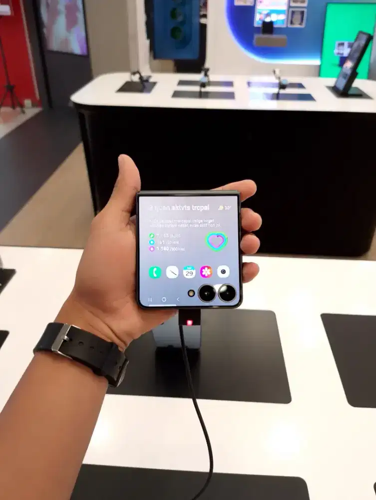 Credit Samsung galaxy Zflip 8