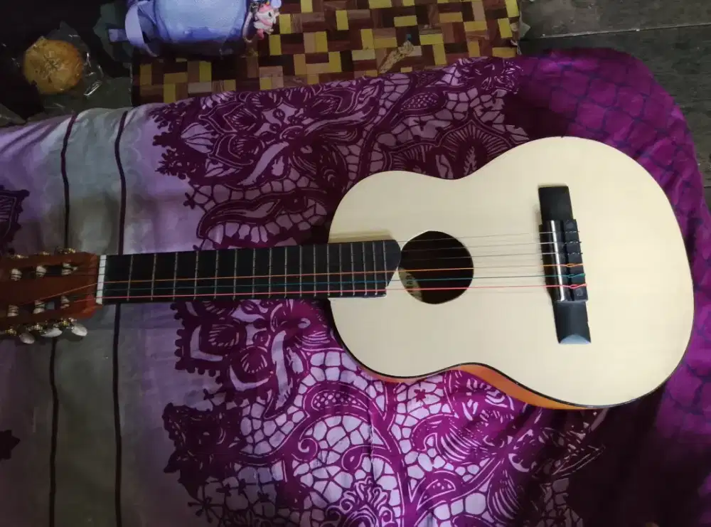Gitar lele 4 senar yamaha cg-40