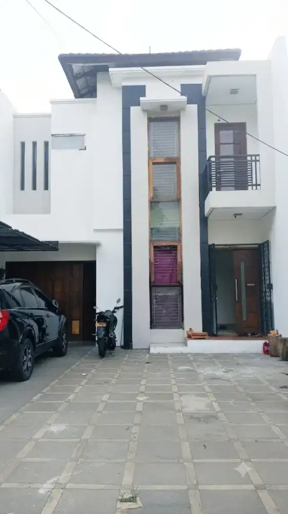 RUMAH DIPINGGIR JALAN RAYA BOGOR UNTUK USAHA ATAU KANTOR