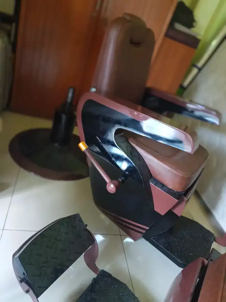 Dijual kursi pm 2000 baru 3 bulan pemakaian seperti baru
