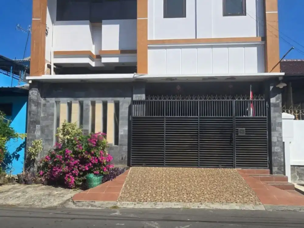 Rumah Bagus Terawat dengan Bangunan Berkualitas di Perumahan Solo Baru