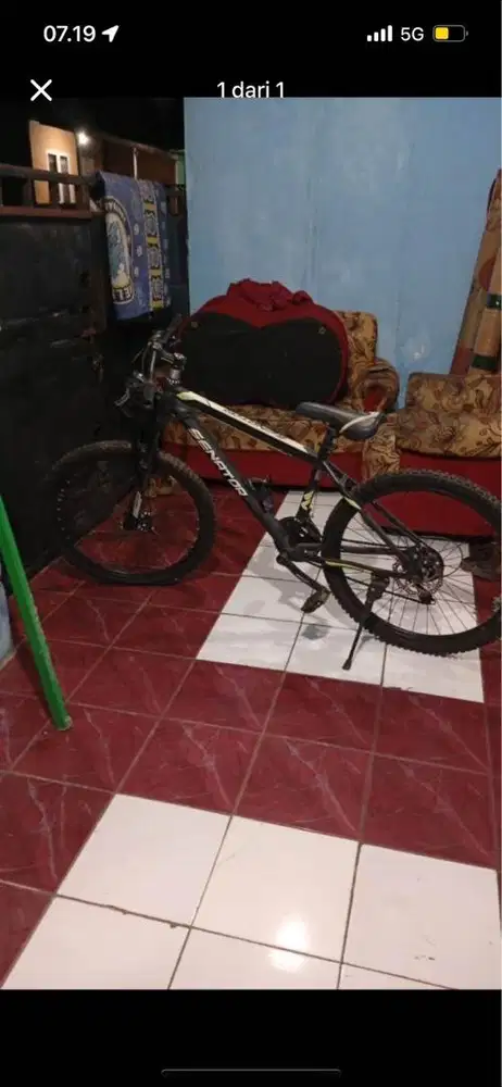 sepeda warna hitam