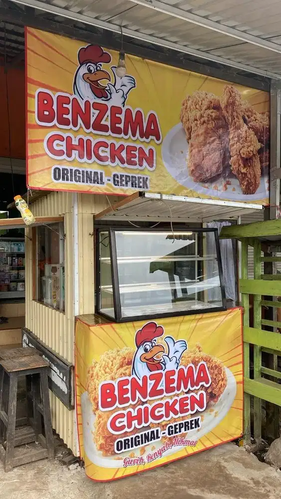 Kontener bekas dan semua isi nya