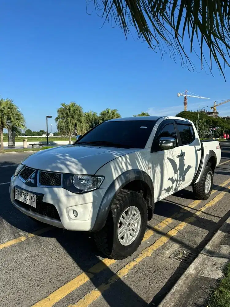Mitsubishi Strada Triton 2.5 GLS Diesel 2014 Hilux