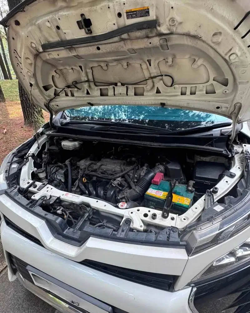 Toyota Voxy 2018 – White, Mulus, Interior Bersih