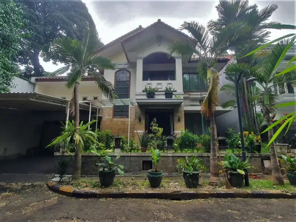 Rumah Luas Secondary Strategis Dekat Stasiun Tanjung Barat