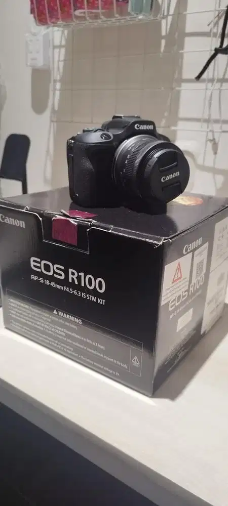 Camera Canon r100