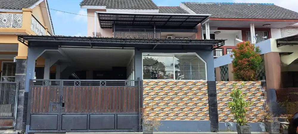 Disewakan rumah 2 lantai, beserta perabot di area Perumahan WIKA
