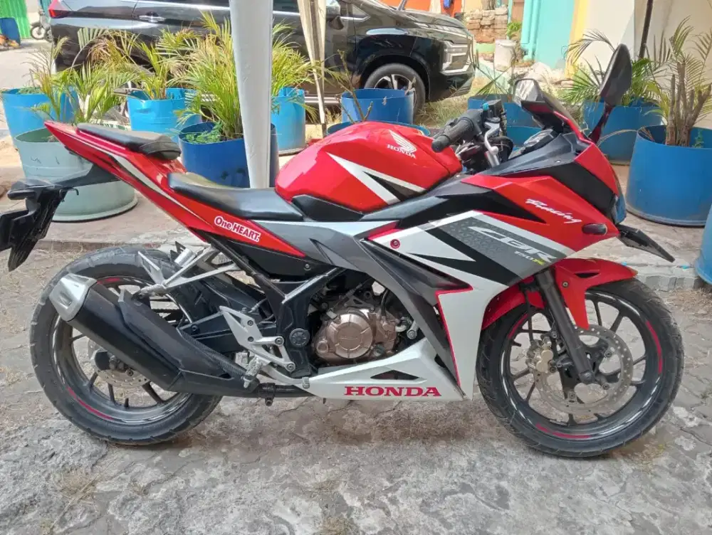 Dijual Cash Motor Honda CBR 150 R Tahun 2016