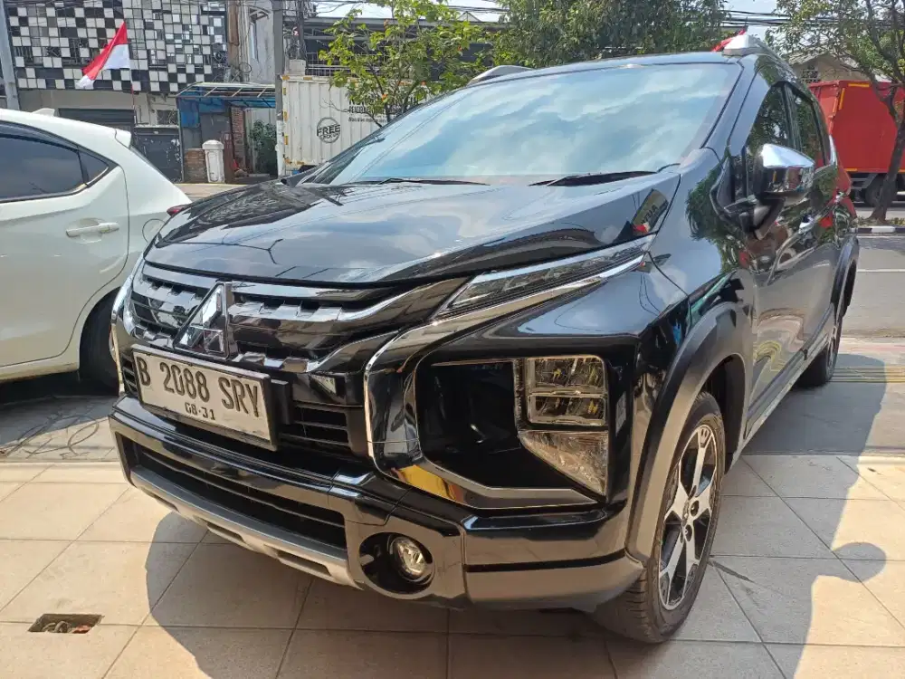 Xpander cross 1.5 metic 2021 hitam