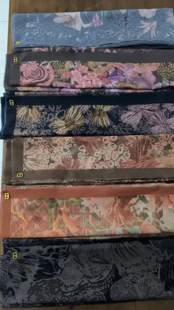 Preloved Buttonscarves