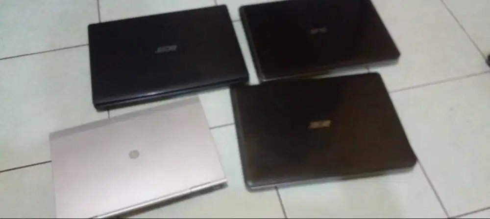Borongin 4 Unit Laptop Acer 3 Unit , dan HP Elitebook 1 Unit
