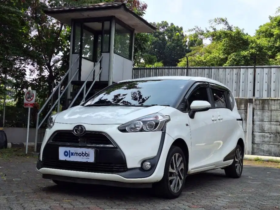 KM Rendah - Toyota Sienta 1.5 V Bensin-AT 2016