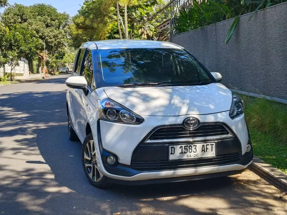 toyota sienta G at matic 2017 putih mulus bandung
