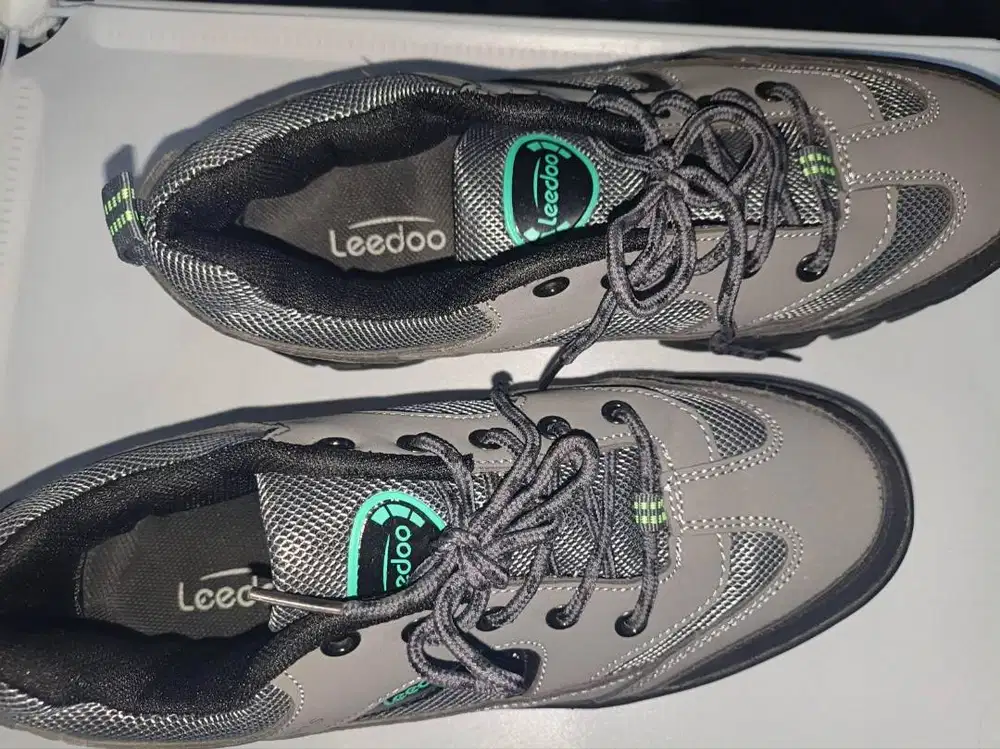 Sepatu serbaguna