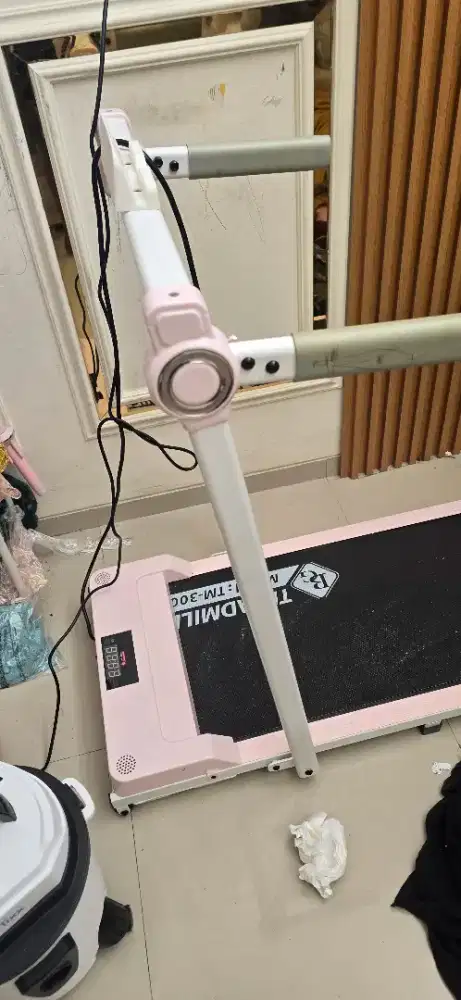 Treadmill Pink Kondisi Normal bagus + Kitchenset Komplit siap pakai