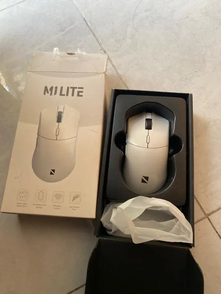 mouse noir m1 lite