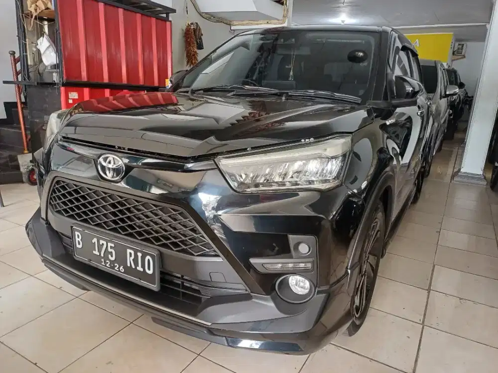 Raize 1.0 GR tss 2021 metic hitam