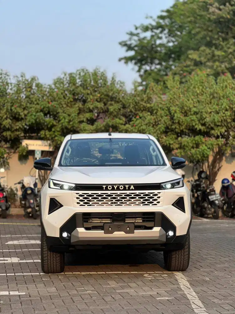 Ready Hilux double cabin 2.8 G MT 4x4
