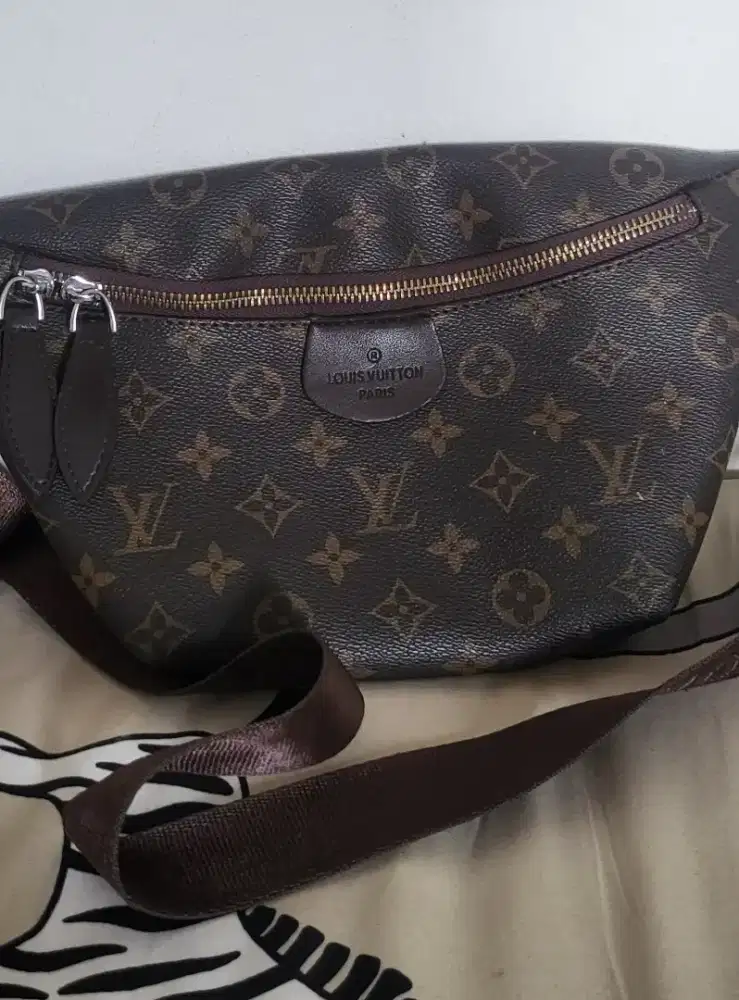 Tas slempang LV