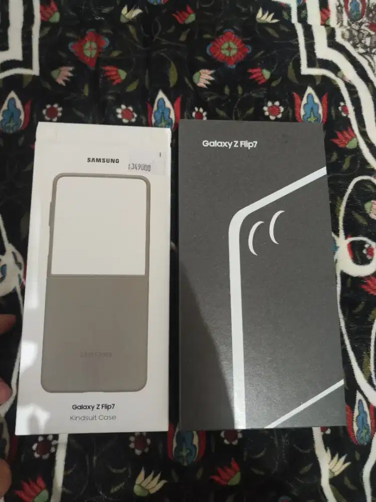Z flip 7 like new full set 256gb