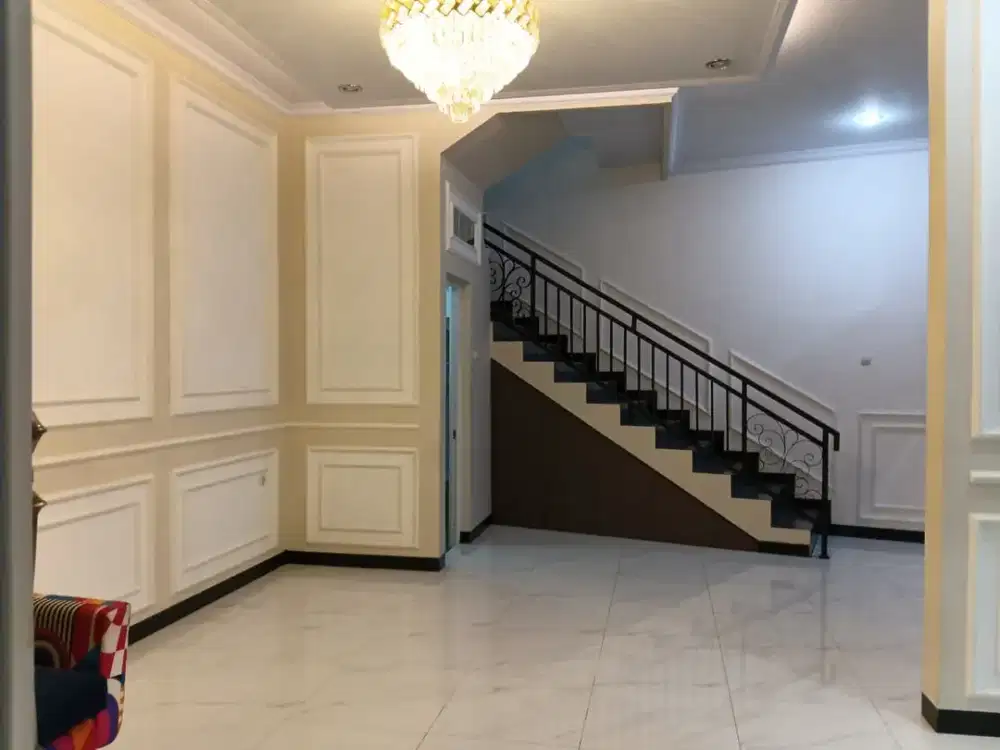 Rumah Modern Full Interior Ciracas – 2 Lantai, 2+1 KT, Carport 2 Mobil