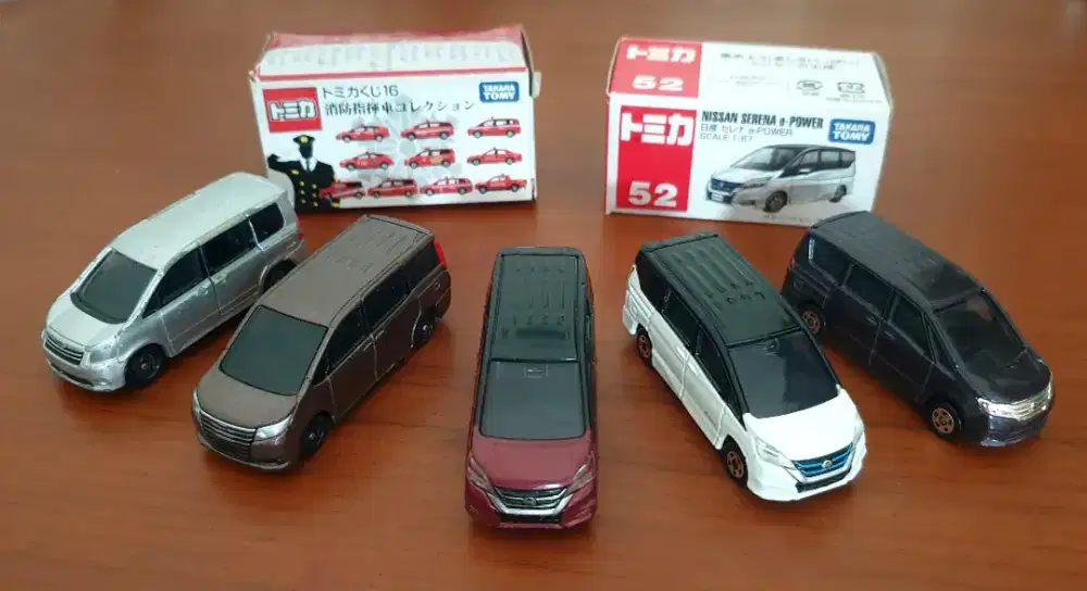 5 Diecast Tomica Van Cars Collection:
3 Nissan Serena & 2 Toyota Noah.