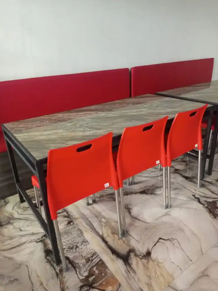 Meja bekas warung makan