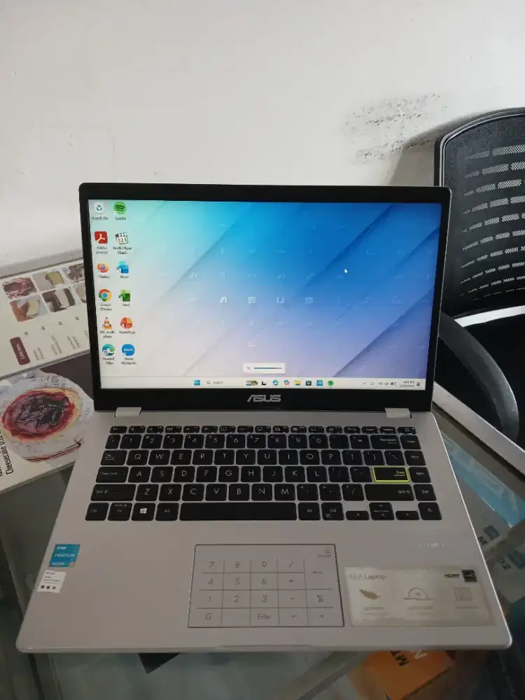 Laptop Asus Vivobook E410K Intel Pentium Silver N6000 Ram 4 Ssd 256
