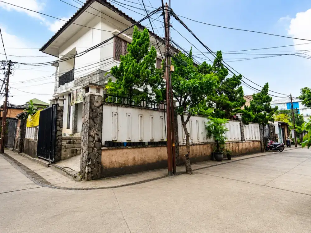Dijual Murah Rumah 2 Lantai Cocok untuk Investasi dekat dengan Stasiun MRT lokasi di Kebayoran Baru Jaksel
