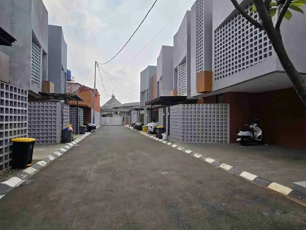 dijual rumah siap huni dalam cluster di billymoon Pondok kelapa Duren sawit