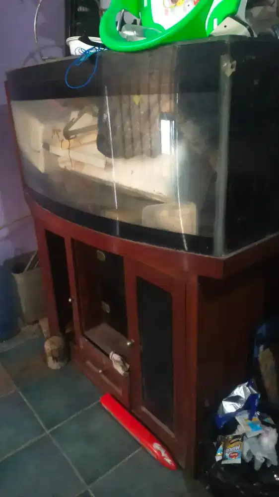 Aquarium lemari besar