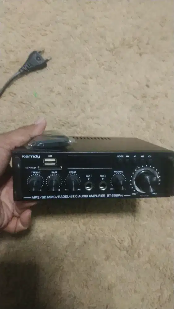 Dijual amplifier merk kerndy kondisi masih baru